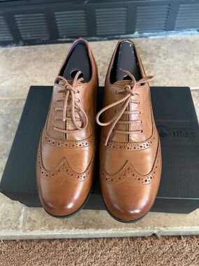 Clarks Women's Wingtip Loafers - Brown